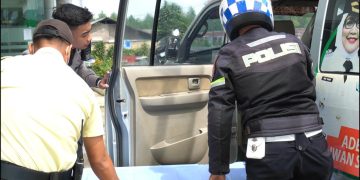 Kabid Humas Polda Jabar : Polisi  Bantu Kawal Pasien Pederita Sakit Paru, Saat Sedang di Berlakukan One Way