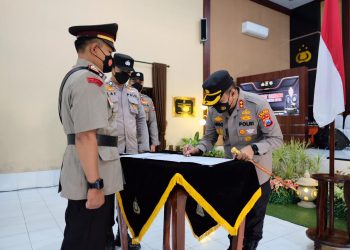Kapolres Pimpin Sertijab Kabag dan Kapolsek Jajaran Polres Blitar Kota