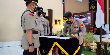 Kapolres Pimpin Sertijab Kabag dan Kapolsek Jajaran Polres Blitar Kota