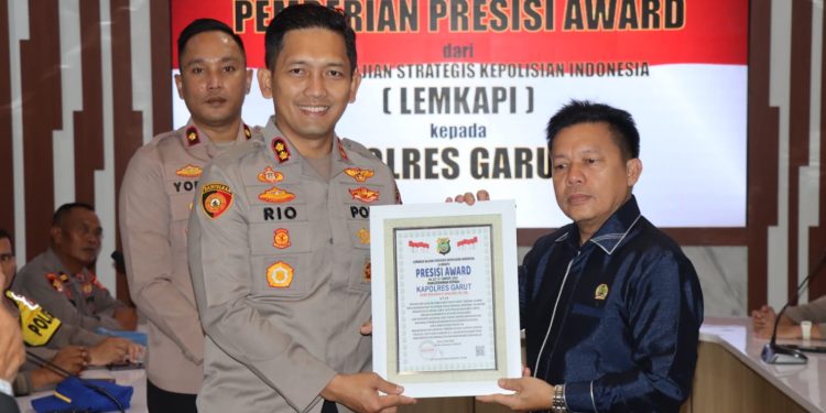 *Kabid Humas Polda Jabar : Kapolres Menerima Penghargaan Presisi Award dari LEMKAPI*