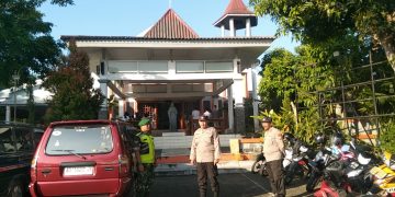 Polri dan TNI di Ngawi Kompak Laksanakan Pengamanan Kebaktian Isa Almasih