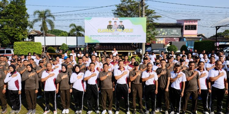 Tingkatkan sinergitas TNI-Polri, Polres Blitar Kota gelar olahraga bersama