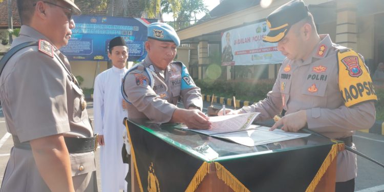 Kapolres Kediri Kota Pimpin Serah Terima Jabatan Kabag SDM dan Kasat Reskrim