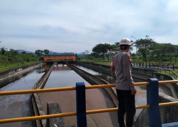 SAT BRIMOB POLDA JABAR PATROLI KE BENDUNGAN COPONG GUNA PANTAU DEBIT AIR*