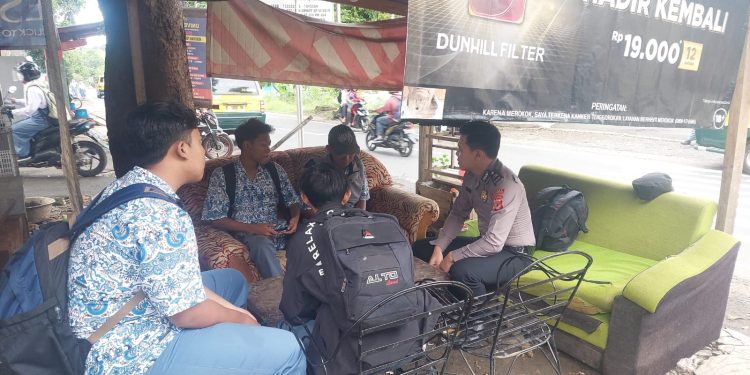 Kabid Humas Polda Jabar : Polisi Blusukan Sambangi Siswa Sekolah SMAN 1 Sukahaji*