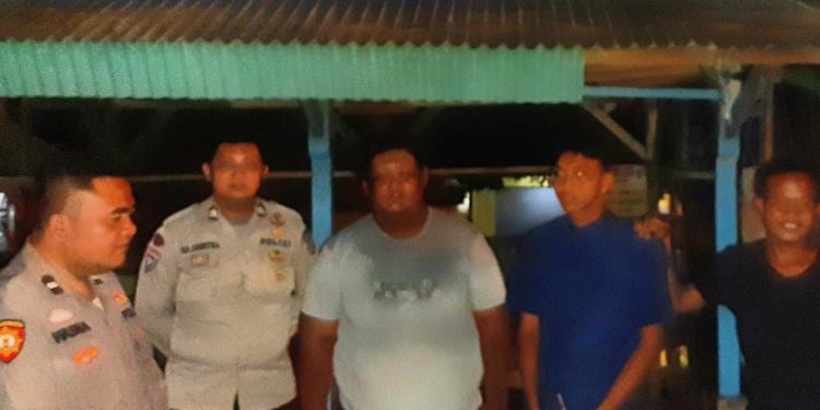 *Kabid Humas Polda Jabar : Polisi Sambangi pos kamling untuk mencegah terjadinya kejahatan di tengah masyara