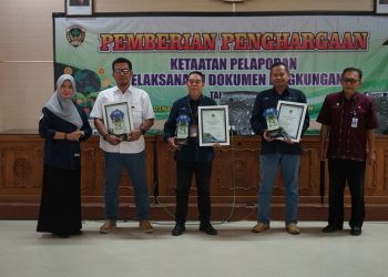 Perhutani Saradan Terima Penghargaan Ketaatan Pelaporan Lingkungan Dari DLH Kabupaten Madiun