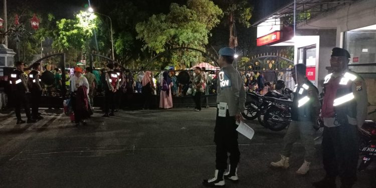 Polres Ngawi Laksanakan Pengamanan Pemberangkatan Jamaah Haji