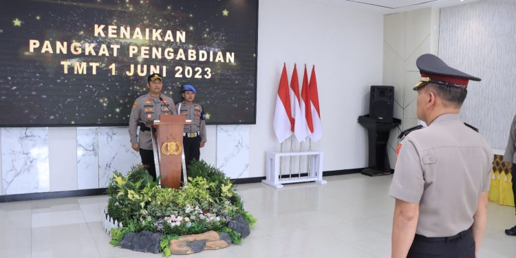 Kapolres Ngawi Pimpin Upacara Korps Kenaikan Pangkat Sebagai Tanda Penghargaan Personil Yang Berprestasi.