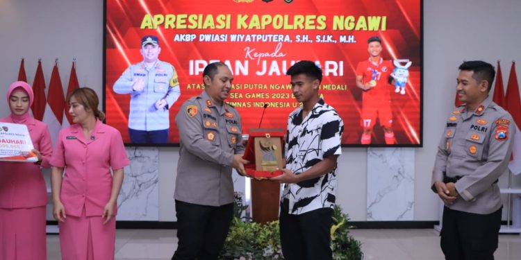  Kapolres Ngawi Beri Apresiasi Irfan Jauhari Timnas U-22 Peraih Medali Emas Sea Games 202