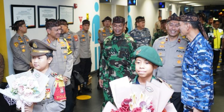 WAKAPOLDA JABAR SAMBUT PEMUDIK ARUS BALIK DAN SYUKURAN HARI BURUH NASIONAL DI REST ARES 62 B