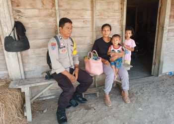 Tekan Stunting, Polres Ngawi Kembali Bagikan Paket Sembako Untuk Warga yang Membutuhkan