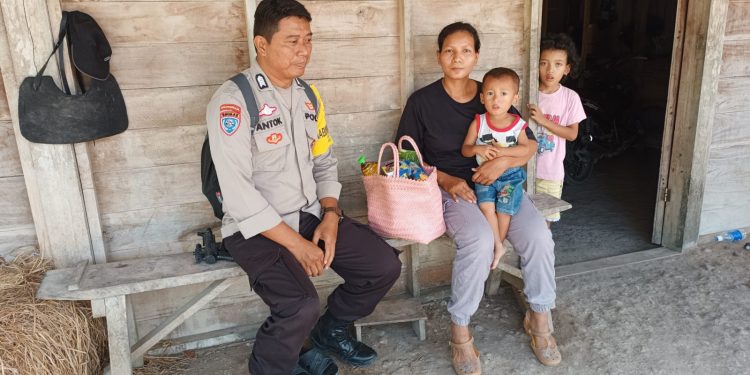 Tekan Stunting, Polres Ngawi Kembali Bagikan Paket Sembako Untuk Warga yang Membutuhkan