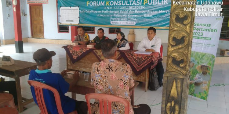 Bhabinkamtibmas Desa Sumbersari Laksanakan Pendampingan Forum Konsultasi Publik Pendataan Awal Regsosek Dari BPS Kecamatan Udanawu