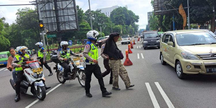 Kabid Humas Polda Jabar : Respon Kilat Polisi Gagalkan Aksi Pencurian HP di Angkot