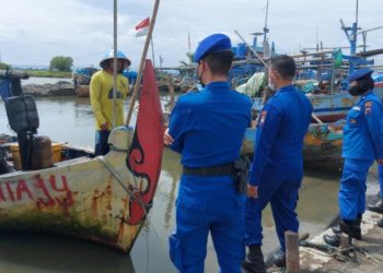 Sat Polairud Polres Kendal Laksanakan  Sambang dan Berikan Himbauan Kepada Pengunjung Pantai