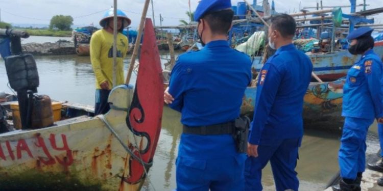 Sat Polairud Polres Kendal Laksanakan Sambang dan Berikan Himbauan Kepada Pengunjung Pantai