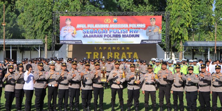 Kapolres Madiun Launching 349 Personil Menjadi Polisi RW