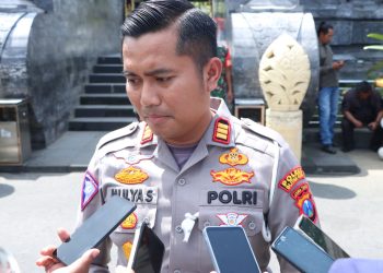 Pihak kepolisian kembali memberlakukan sistem tilang manual atau tilang di tempat.