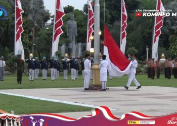 Pasukan Paskibraka SMAN 1 Blitar, Ikuti Upacara Parade Surya Senja Di Gedung Negara Grahadi surabaya.