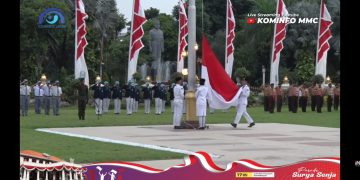 Pasukan Paskibraka SMAN 1 Blitar, Ikuti Upacara Parade Surya Senja Di Gedung Negara Grahadi surabaya.