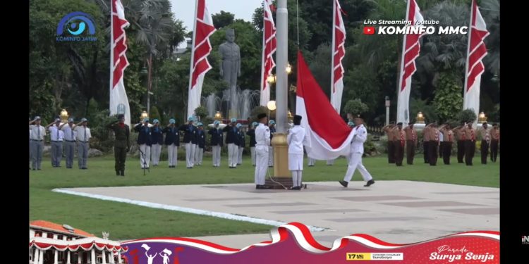 Pasukan Paskibraka SMAN 1 Blitar, Ikuti Upacara Parade Surya Senja Di Gedung Negara Grahadi surabaya.