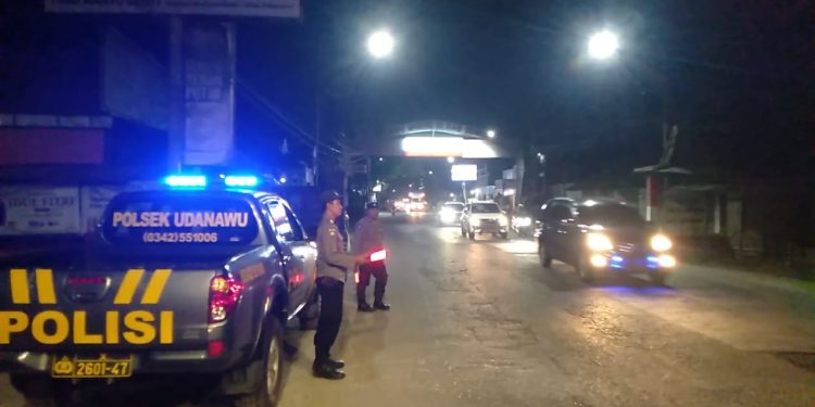 Ciptakan Rasa Aman Malam Hari Dari Gangguan Kamtibmas, Polsek Udanawu Gelar Patroli Blue Light.