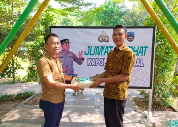 Gelar Jumat Curhat, Kasat Reskrim Polres Kendal Dengarkan Pengaduan Masyarakat