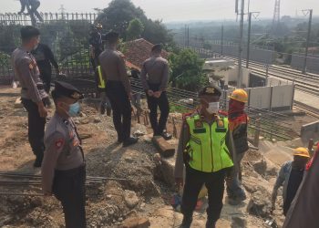 POLDA JABAR TERJUNKAN RATUSAN PERSONEL DALAM RANGKA PENGAMANAN PROYEK KERETA CEPAT JAKARTA BANDUNG ( KCJB )*