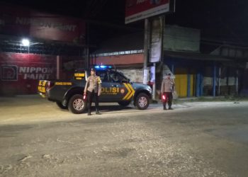 Cegah Laka Lantas Dan Kriminalitas Di Jalan Raya, Anggota Polsek Udanawu Laksanakan Patroli Blue Light.