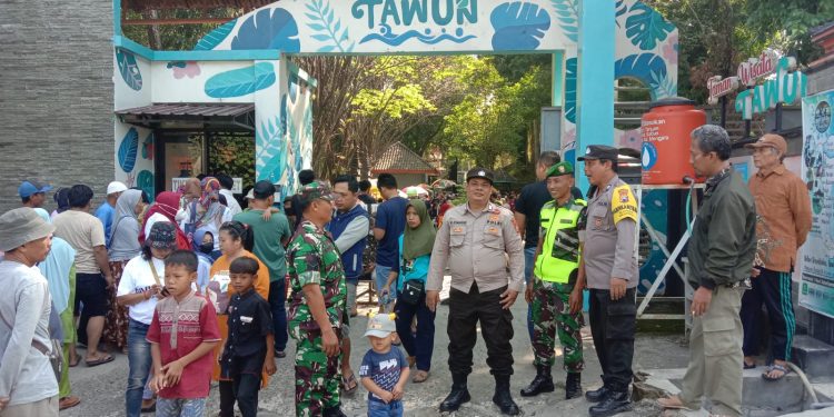 Wisata di Ngawi Banjir Pengunjung, Polisi dan TNI Bersinergi Lakukan Pengamanan