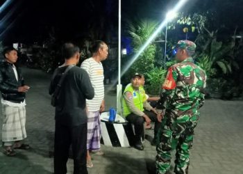 Kompaknya Polisi RW bersama TNI Ngrambe Jaga Kamtibmas Ngawi