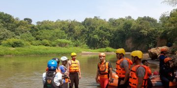 HARI KEDUA PENCARIAN KORBAN TENGGELAM, SAT BRIMOB POLDA JABAR BERSAMA TEAM GABUNGAN BERSINERGI LAKUKAN PENCARIAN*