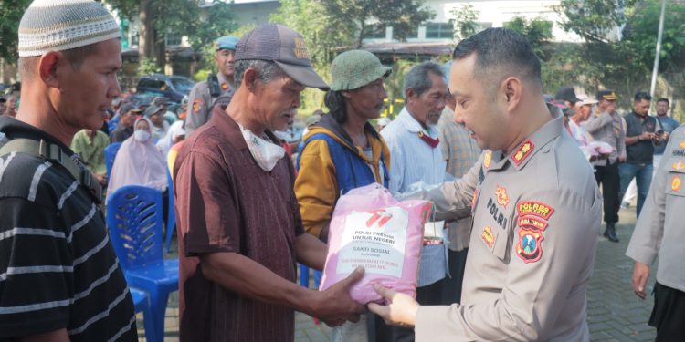 Sambut HUT Bhayangkara ke 77 Polres Kediri Kota Gelar Bakti Sosial