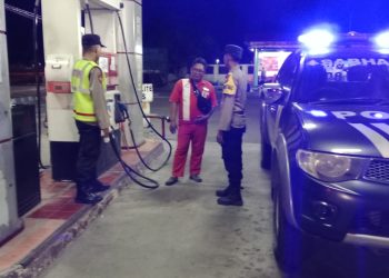Berikan Rasa Aman Warga Ngawi, Polisi Kedunggalar Patroli di SPBU