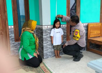 Tingkatkan Gizi Anak, Polsek Ngawi Kota Kunjungi Anak Asuhnya