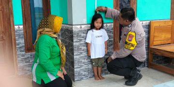 Tingkatkan Gizi Anak, Polsek Ngawi Kota Kunjungi Anak Asuhnya