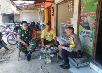 Jaga Situasi Kondusif, Bhabinkamtibmas Polsek Boja Bersama Babinsa Sambang ke Warga