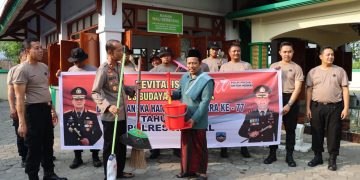 Polres Kendal Giat Revitalisasi Situs Budaya Makam Wali Gembyang Dalam Rangka HUT Bhayangkara ke-77