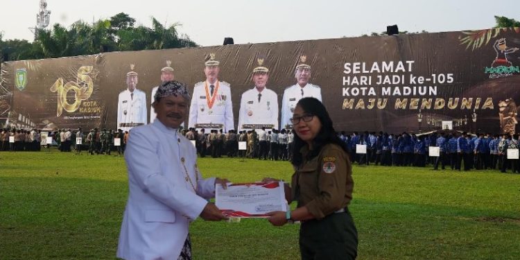 Perhutani Saradan Terima Penghargaan Zero Accident dan P2 Covid-19 Dari Wali Kota Madiun