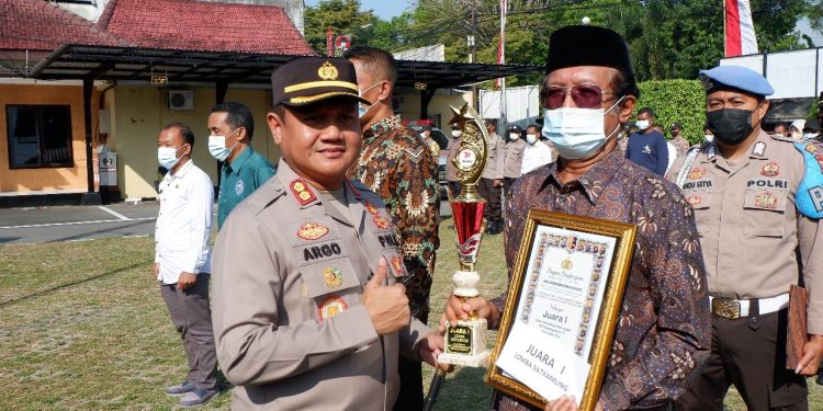 Wujudkan Kamtibmas Jelang Pemilu 2024, Polres Blitar Kota Gelar Apel Serentak Satkamling