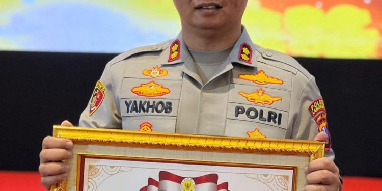 *Kapolres Lamongan Terima Penghargaan Kompolnas Award 2023*