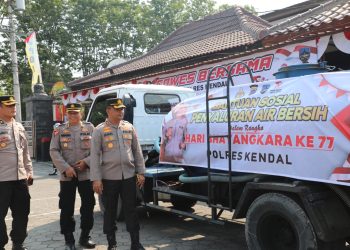 Sambut HUT Bhayangkara ke-77 Polres Kendal Berikan Bantuan Air Bersih Kepada Warga Desa Damarsari