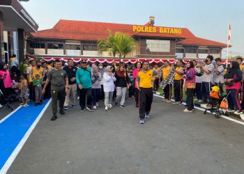 Hari Bhayangkara ke-77, TNI, Polri, dan Forkopimda Batang Gelar Acara Jalan Sehat dan Senam Bersama