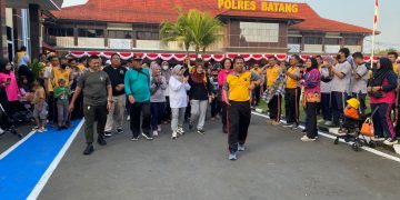 Hari Bhayangkara ke-77, TNI, Polri, dan Forkopimda Batang Gelar Acara Jalan Sehat dan Senam Bersama