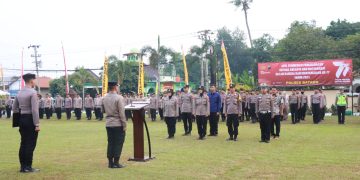 Polres Batang Berikan Penghargaan kepada Personel Berprestasi dan Masyarakat dalam Peringatan Hari Bhayangkara ke-77