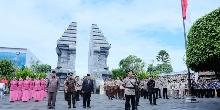 Momentum Peringati Hari Bhayangkara ke-77, Kapolres Blitar Kota Ziarah Kebangsaan di Makam Bung Karno