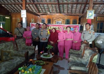 Polres Ngawi Anjangsana kepada Warakawuri Dalam Rangka Hari Bhayangkara ke-77