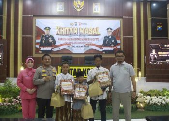 Sambut Hari Bhayangkara ke-77, Puluhan Anak Ikut Khitanan Massal Di Polres Blitar Kota
