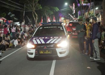 Polres Blitar Kota lakukan Pengamanan Kirab Bedhol Pusaka Dan Pawai Lentera Kota Blitar